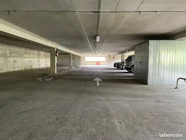 Places de stationnement à Vendre