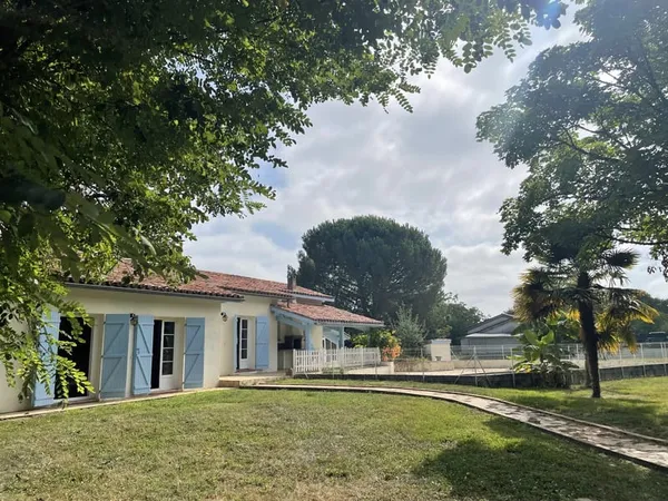 Maison de campagne avec piscine proche de Castelnau-d'Auzan-Labarrère