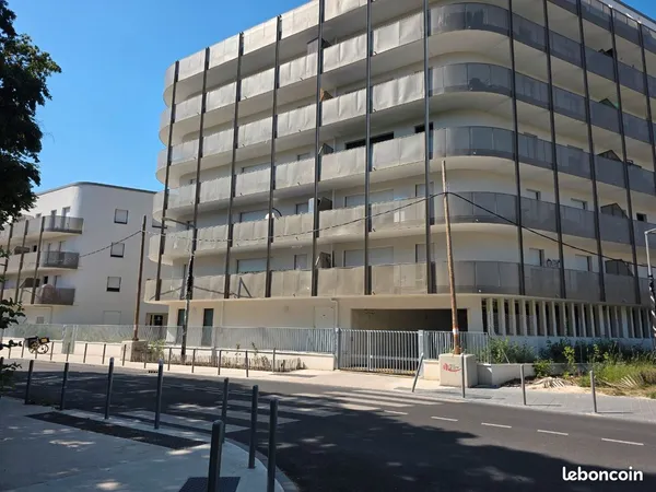 Place de parking voiture +possibilité moto