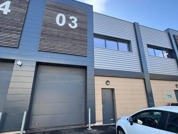 Local d'activité 154 m²