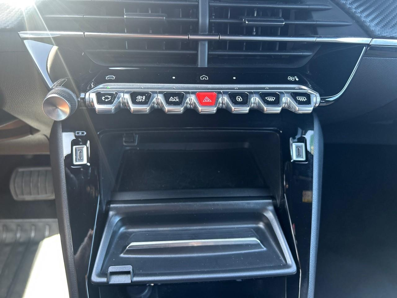 Peugeot 2008 e-2008 156ch 54 kwh allure — photo 18
