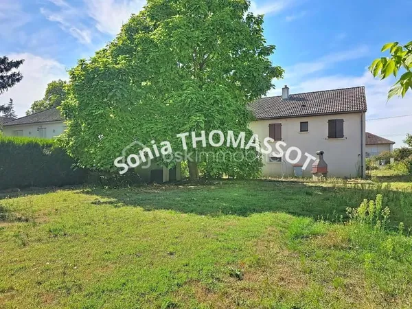 Maison sur sous-sol et terrain clos