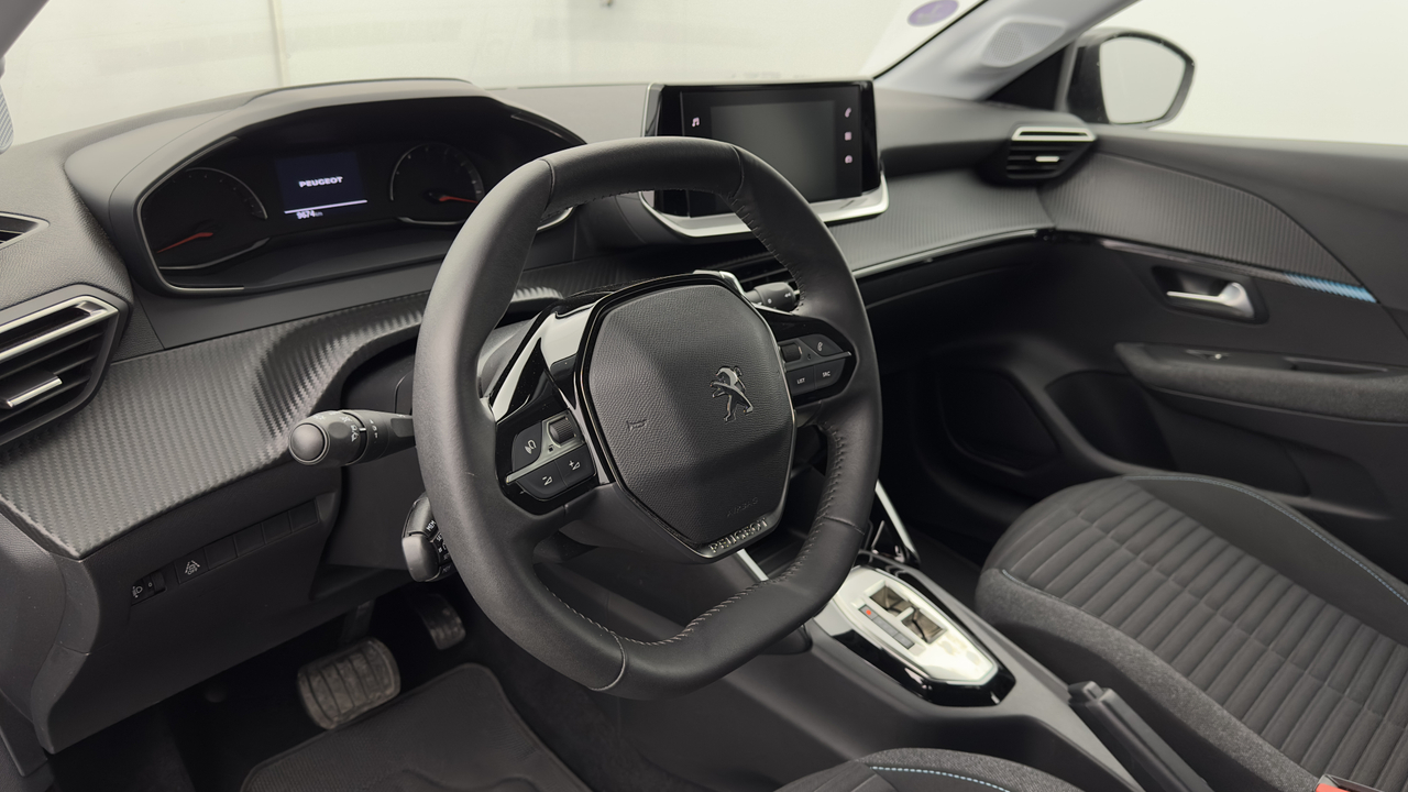 Peugeot 208 PureTech 100 S&amp;S EAT8 — photo 11