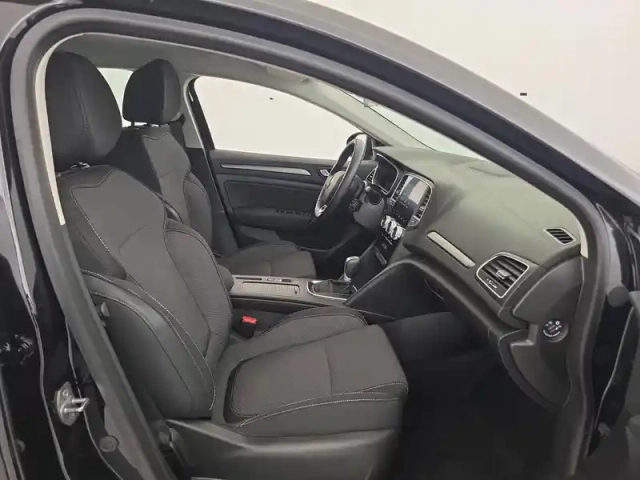 Renault Megane iv estate blue dci 115 edc — photo 110