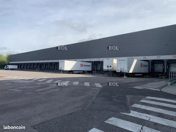 Local logistique 4 783 m²