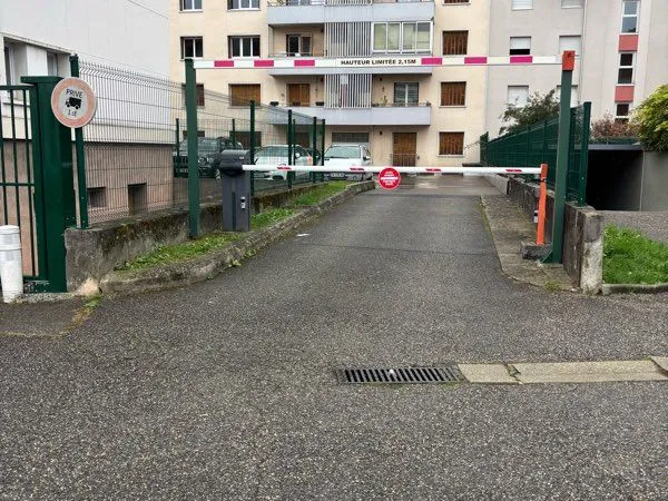 Place parking extérieur 49 rue des alpins Annecy