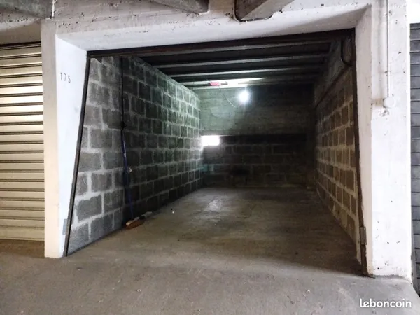 Particulier loue garage de 16m², Tram C Gustave Rivet