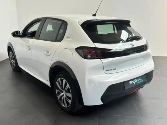 Peugeot 208 e- 136 like carplay — photo 5