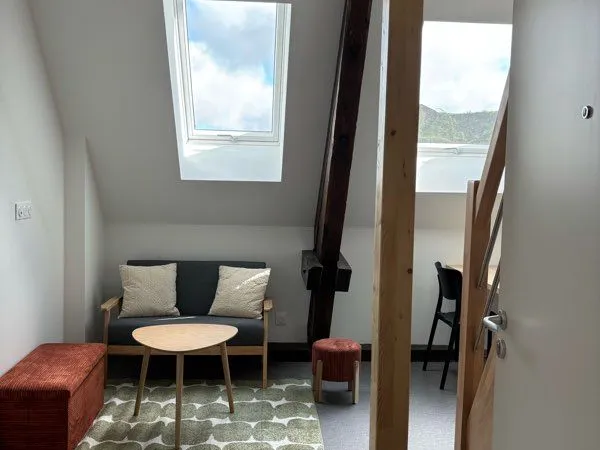Studio récent meublé à louer