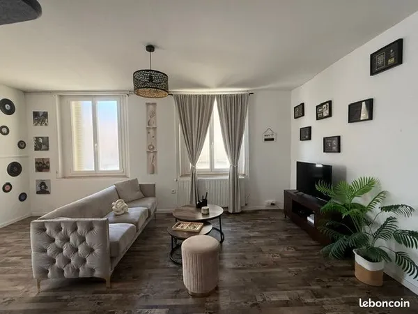 Nouveauté en exclusivité - F5 en centre ville avec cour/terrasse privative