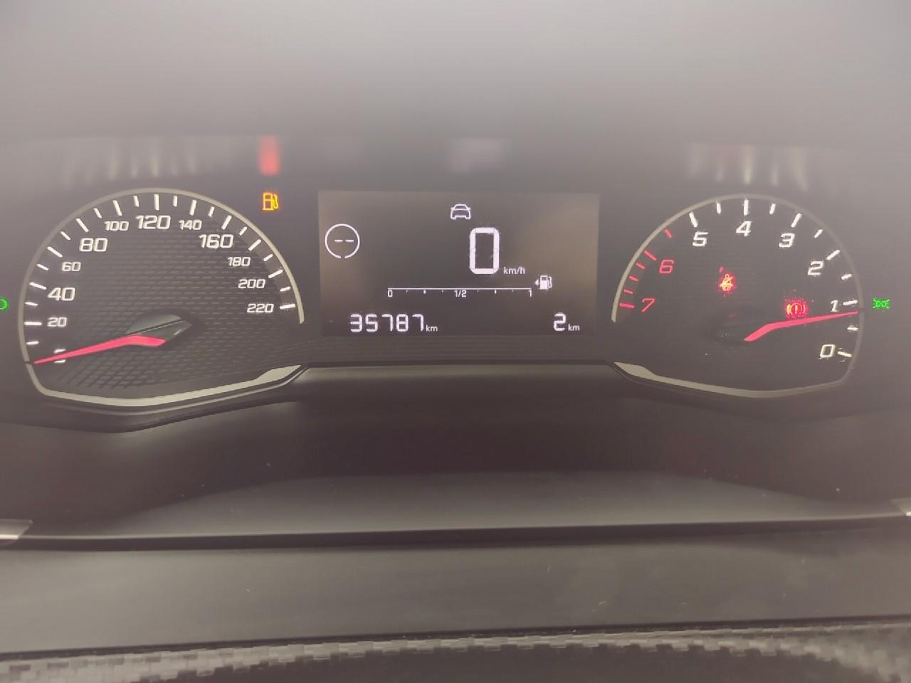 Peugeot 208 puretech 75 s&s bvm5 like — photo 24