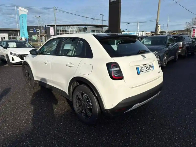 Fiat 600 t-gen 3 1.2 hybrid 145ch edct6 — photo 31