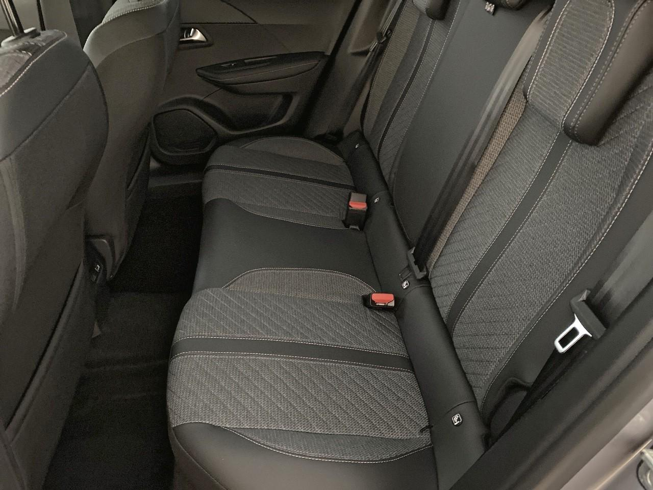 Peugeot 2008 130 s&s eat8 allure — photo 10