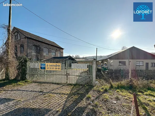 Local 1240 m² MENNEVAL
