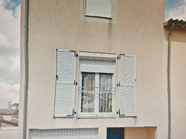 Maison Centre ville de 110m2 avec garage, 3 chambres, 1 salle de bain, buanderie, Grand salon, cuisi