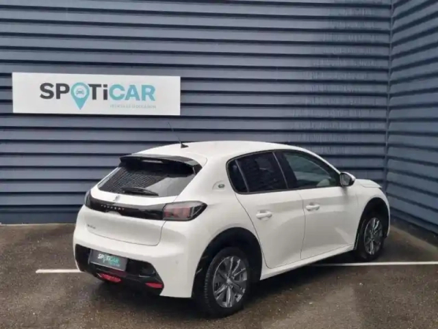 Peugeot 208 e- 136ch allure pack — photo 3