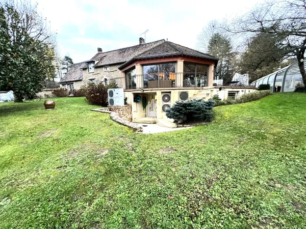 A Vendre , Douains 27120, propriété 310 m² hab, terrain 8600 m²