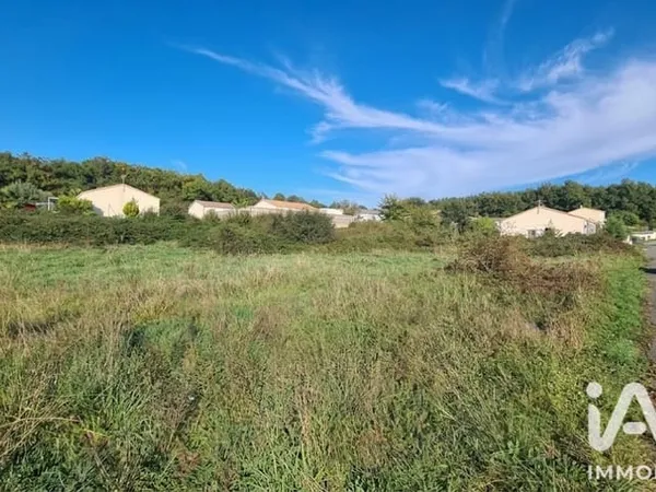 Terrain 906 m²