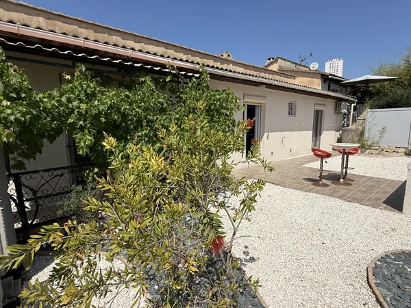 Maison T4 rénovée avec garage, cave et jardin Nîmes Les Ca