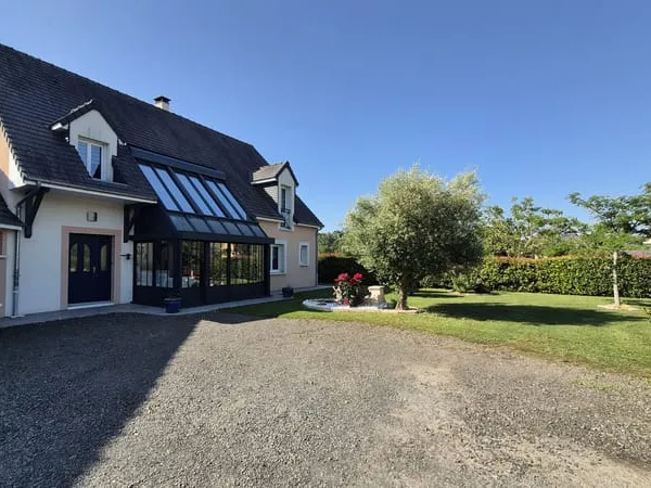 Maison contemporaine de 231 m2, 6 chambres et espace bien-êt