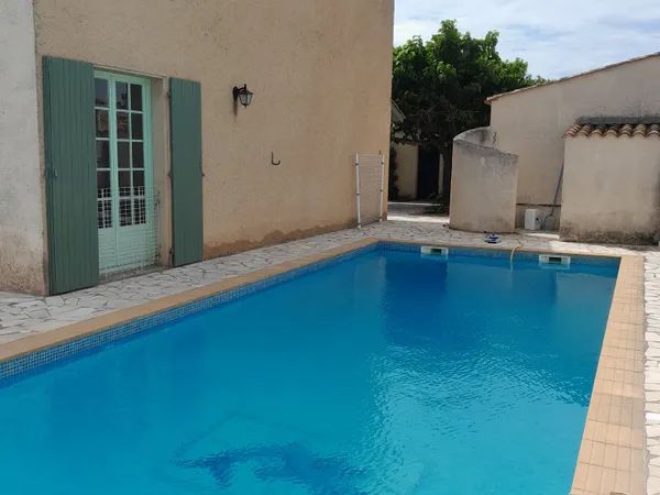 MAISON T5 AVEC PISCINE, DEPENDANCE ET GARAGE