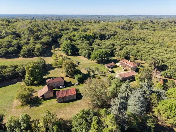 EXCLUSIVITE Secteur DOMME- Remarquable environnement de nature et cadre de vie privilégié pour cette