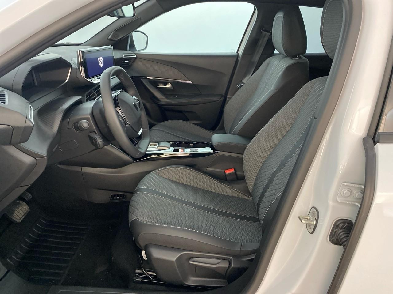 Peugeot 2008 hybrid 145 ch e-dcs6 allure — photo 9