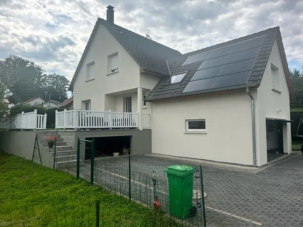 Maison familiale 160 m² avec piscine, 4 chambres et double garage