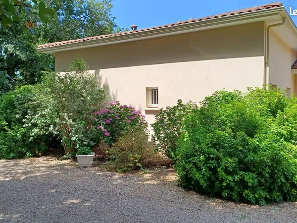 Maison contemporaine au calme