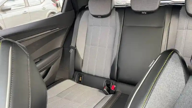 Renault Megane e-tech ev40 130ch standard charge — photo 6