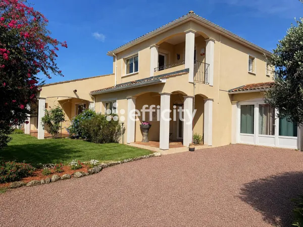 Maison 5 pièces 273 m²