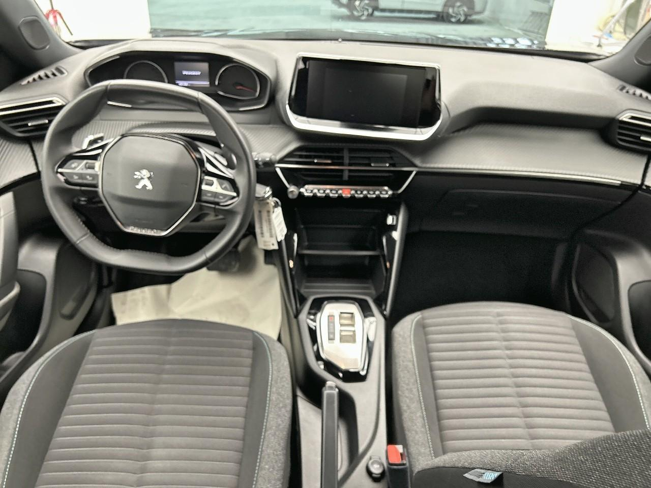 Peugeot 2008 puretech 130 s&s eat8 style — photo 12