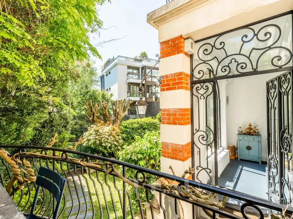 Neuilly - Saint James - Duplex sur jardin - Cinq chambres