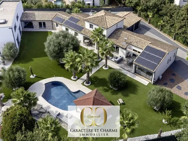 Maison 10 pièces 343 m²