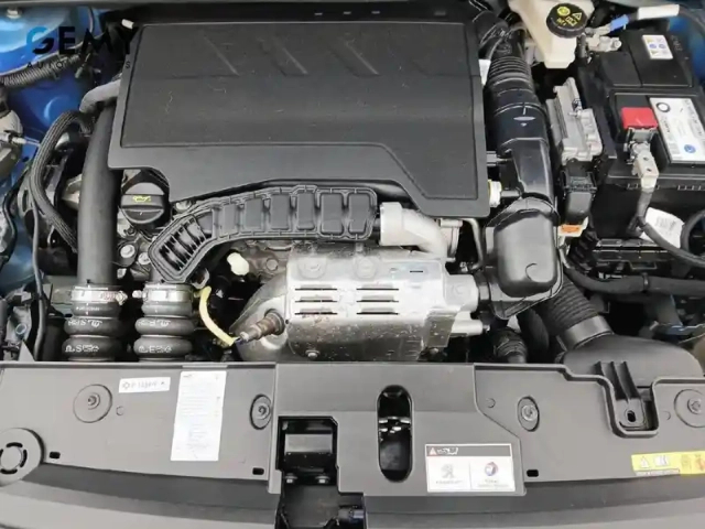 Peugeot 208 puretech 100 s&amp;s bvm6 — photo 12