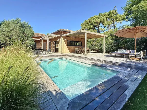VILLA EN BOIS « CARLAROMY » AVEC PISCINE AU CŒUR DU CAP FERRET - CAPACITÉ 6 PERSONNES
