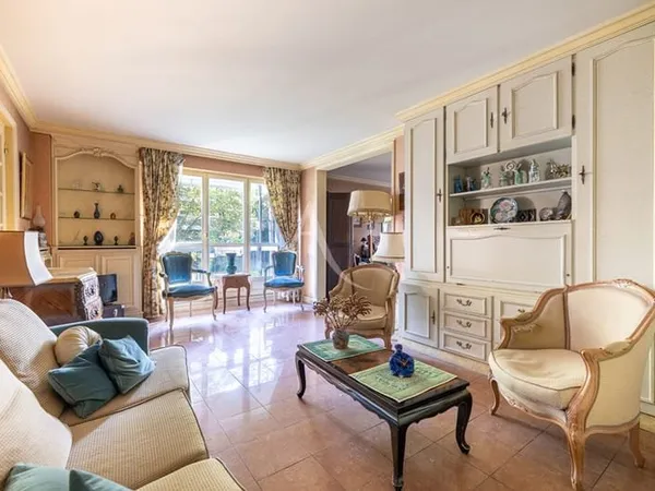APPARTEMENT TROIS CHAMBRES GRANDE TERRASSE !