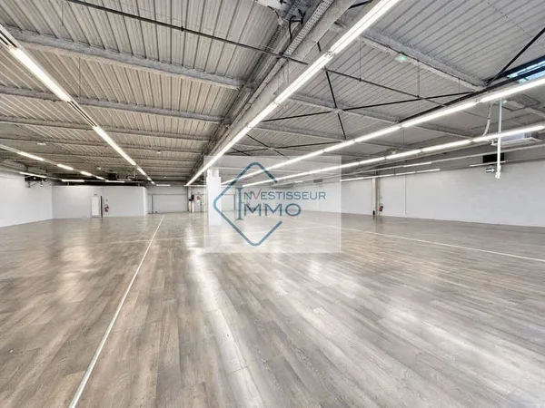 Local commercial 898 m²