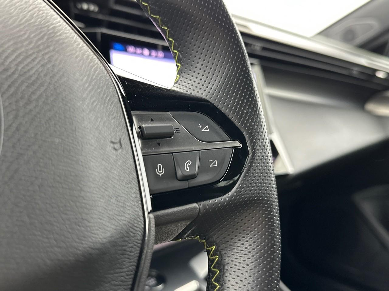 Peugeot 408 phev 225 e-eat8 gt — photo 19