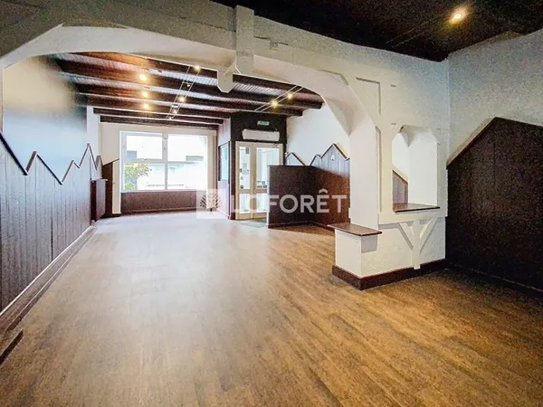 Local commercial 4 pièces 196 m²