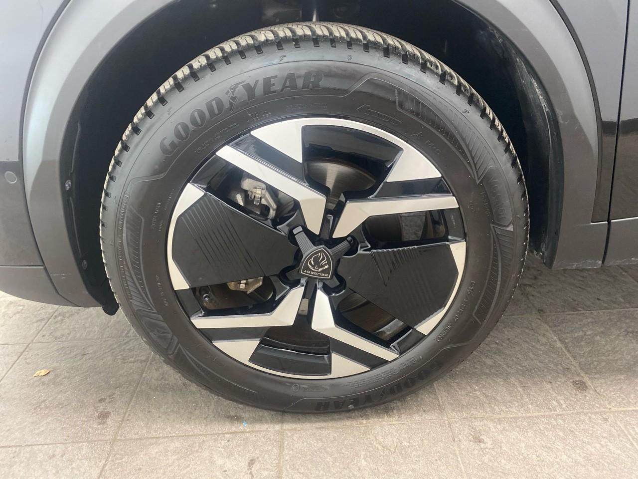 Peugeot 2008 hybrid 136 e-dcs6 allure — photo 11