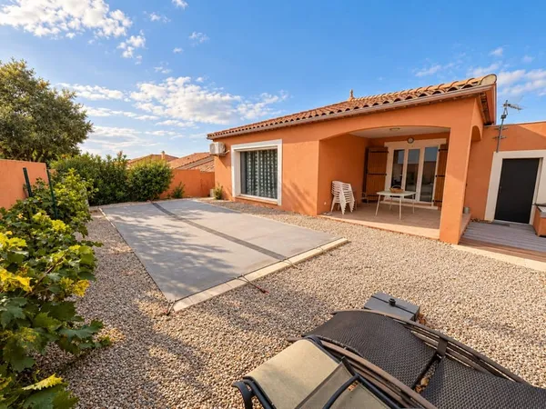 Vends villa de plain pieds 3 faces, 3 chambres, avec garage