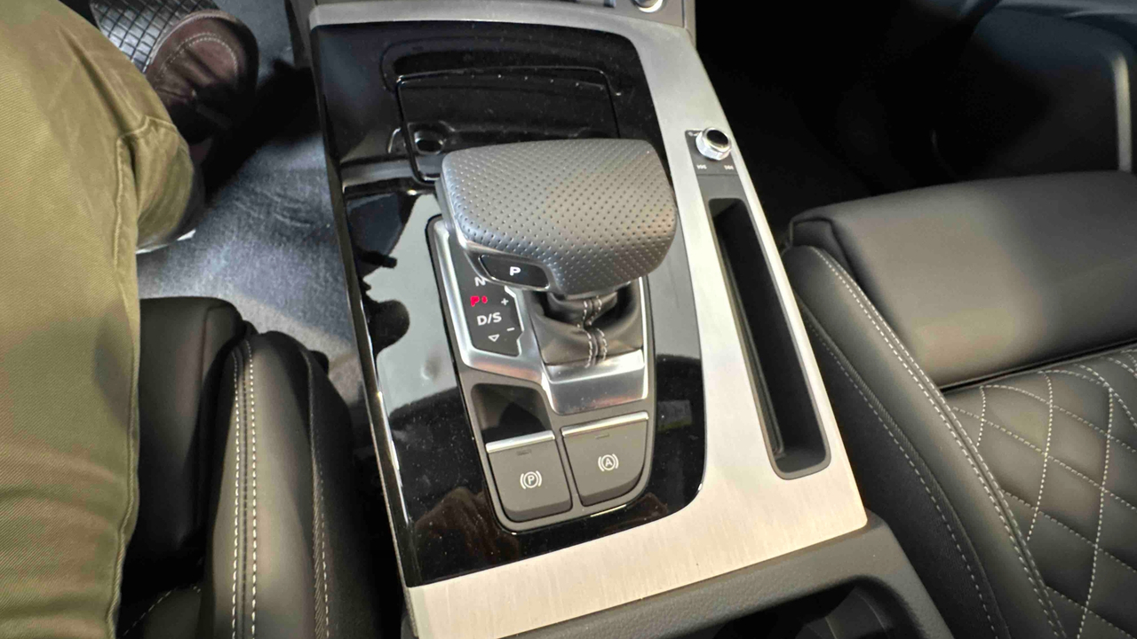 Audi Q5 50 TFSIe 299 S tronic 7 Quattro — photo 11
