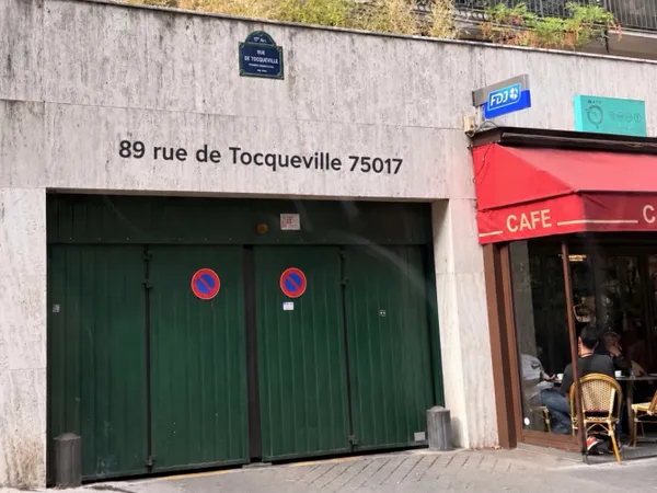 🚨 Urgent - PARKING A LOUER - 1er sous-sol- Angle Tocqueville/Pereire 75017