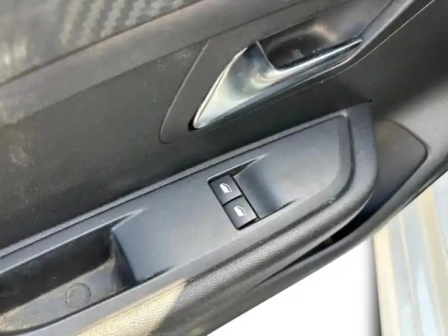 Peugeot 208 1.2 puretech 75ch s&amp;s like — photo 15