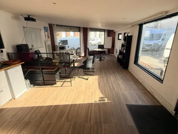 Loue local 64m2 lumineux + parking privé Dunkerque