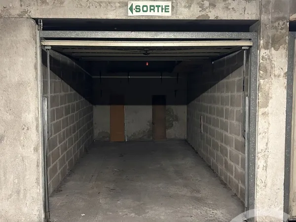 Parking 12 m²