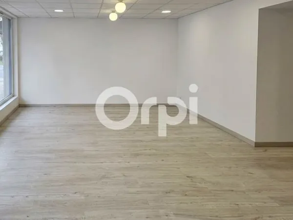 Local commercial 82 m²
