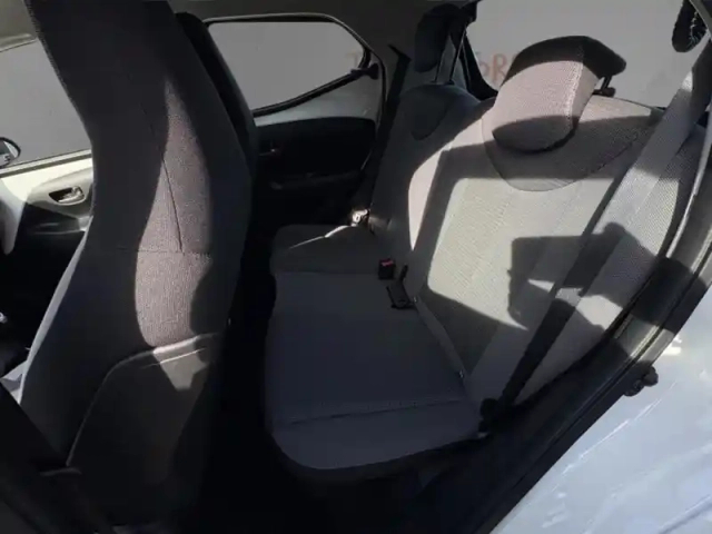 Toyota Aygo 1.0 vvt-i x-play — photo 11