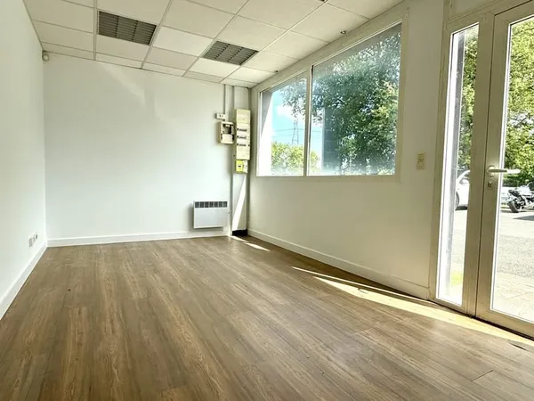 Local commercial 3 pièces 95 m²
